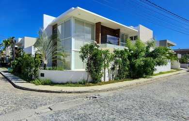 Imagem: A casa em condomínio possui 5 Dormitórios, 5 Banheiros, 5