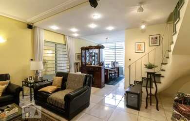 Imagem: A casa possui 4 Dormitórios, 5 Banheiros, 3 Vagas na garagem