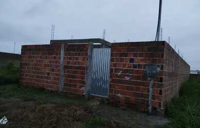 Imagem: A casa possui 2 Dormitórios, 2 Banheiros, 1 Vaga na garagem