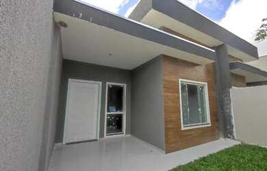 Imagem: A casa possui 3 Dormitórios, 2 Banheiros, 1 Vaga na garagem