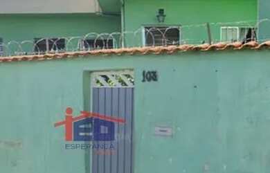 Imagem: A casa possui 3 Dormitórios, 2 Banheiros, 1 Vaga na garagem