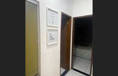 Imagem: A casa possui 3 Dormitórios, 2 Banheiros, 1 Vaga na garagem