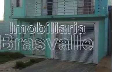 Imagem: A casa possui 3 Dormitórios, 2 Banheiros, 3 Vagas na garagem