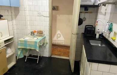 Imagem 14: Excelente apartamento em estado original de 3 quartos, dependência completa...