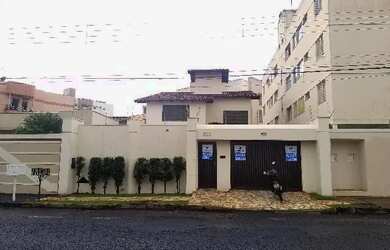 Imagem: A casa possui 4 Dormitórios, 3 Banheiros, 3 Vagas na garagem