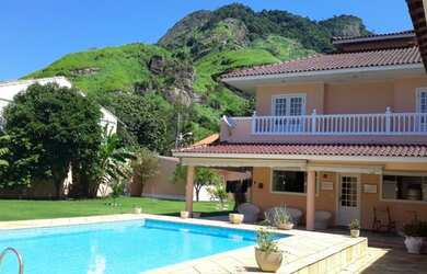 Imagem: A casa em condomínio possui 5 Dormitórios, 5 Banheiros, 5