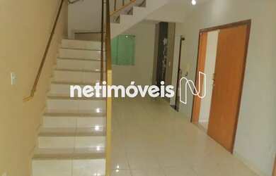 Imagem: A casa possui 3 Dormitórios, 2 Banheiros, 1 Vaga na garagem