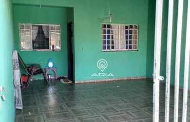 Imagem: A casa possui 2 Dormitórios, 1 Banheiro, 2 Vagas na garagem