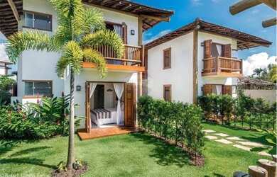 Imagem: A casa possui 4 Dormitórios, 1 Banheiro, 2 Vagas na garagem