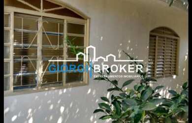 Imagem: A casa possui 4 Dormitórios, 2 Banheiros, 120m² de Área e