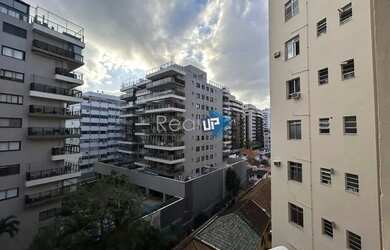 Imagem: O apartamento possui 2 Dormitórios, 2 Banheiros, 64m² de Área