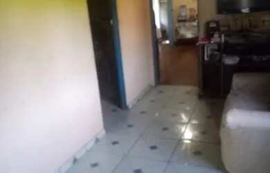 Imagem: A casa possui 2 Dormitórios, 2 Banheiros, 5 Vagas na garagem