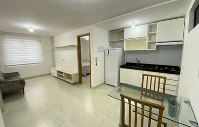 Imagem: O apartamento possui 1 Dormitório, 1 Banheiro, 1 Vaga na garagem