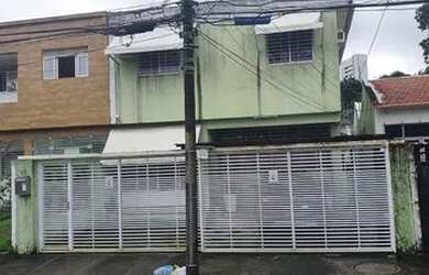 Imagem: A casa possui 5 Dormitórios, 2 Banheiros, 2 Vagas na garagem