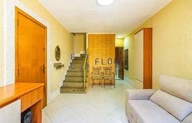 Imagem: A casa possui 4 Dormitórios, 3 Banheiros, 2 Vagas na garagem