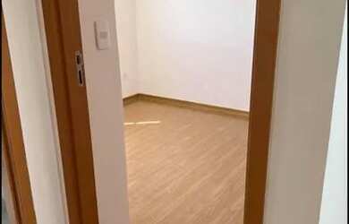 Imagem: O apartamento possui 2 Dormitórios, 1 Banheiro e 2 Vagas na