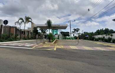 Imagem: O terreno possui 560m² de Área e está localizado em Aeroporto