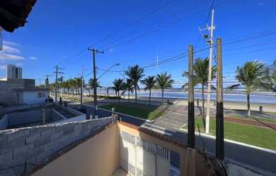 Imagem: A casa e possui 2 Dormitórios, Suítes, 2 Banheiros, 1 Vaga