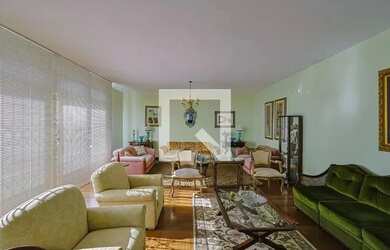 Imagem: A casa possui 5 Dormitórios, 3 Banheiros, 5 Vagas na garagem