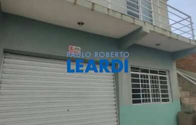 Imagem: A casa possui 3 Dormitórios, 3 Banheiros, 4 Vagas na garagem