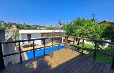 Imagem: A casa possui 4 Dormitórios, 4 Banheiros, 5 Vagas na garagem