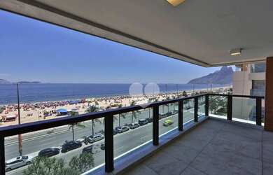 Imagem: O apartamento possui 4 Dormitórios, 5 Banheiros, 3 Vagas na