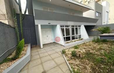 Imagem: O depósito possui 1 Vaga na garagem, 407m² de Área e está