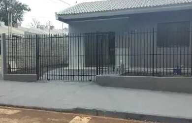 Imagem: A casa possui 2 Dormitórios, 1 Banheiro, 3 Vagas na garagem