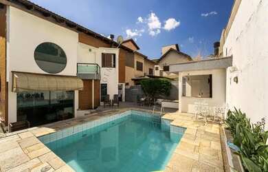 Imagem: A casa em condomínio possui 4 Dormitórios, 2 Banheiros, 4