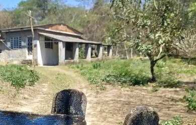 Imagem: A casa possui 2 Dormitórios, 2 Banheiros, 5 Vagas na garagem