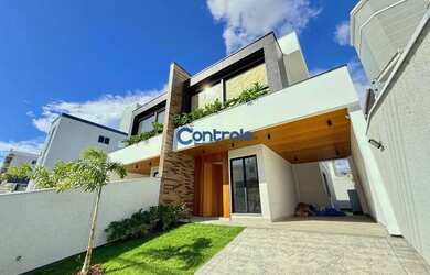 Imagem: A casa possui 3 Dormitórios, 2 Banheiros, 2 Vagas na garagem