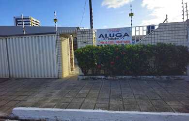 Imagem: A casa possui 3 Dormitórios, 3 Banheiros, 2 Vagas na garagem