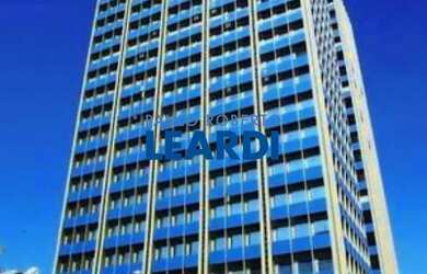 Imagem: O depósito possui 5 Vagas na garagem, 415m² de Área e está