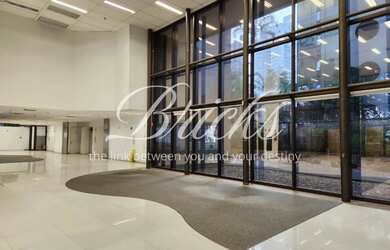 Imagem: O depósito possui 5 Vagas na garagem, 920m² de Área e está