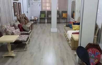 Imagem: A casa possui 3 Dormitórios, 1 Banheiro, 234m² de Área e