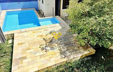 Imagem: A casa possui 4 Dormitórios, 4 Banheiros, 2 Vagas na garagem