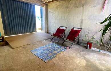 Imagem: A casa possui 2 Dormitórios, 1 Banheiro, 1 Vaga na garagem