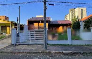 Imagem: A casa possui 2 Dormitórios, 2 Banheiros, 236m² de Área e