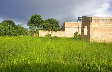 Imagem: O terreno possui 300m² de Área e está localizado em Centro