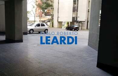 Imagem: O depósito possui 3 Vagas na garagem e 153m² de Área e está