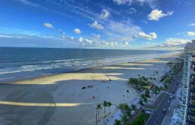 Imagem: A casa possui 3 Dormitórios, 3 Banheiros, 2 Vagas na garagem