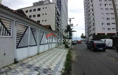 Imagem: A casa possui 3 Dormitórios, 3 Banheiros, 3 Vagas na garagem