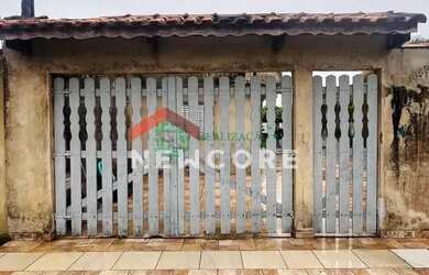 Imagem: A casa possui 2 Dormitórios, 1 Banheiro, 5 Vagas na garagem