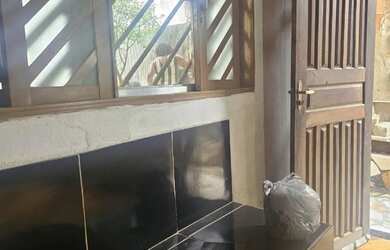 Imagem: A casa possui 2 Dormitórios, 1 Banheiro, 2 Vagas na garagem