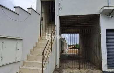 Imagem: A casa possui 2 Dormitórios, 1 Banheiro, 1 Vaga na garagem