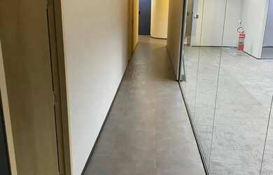 Imagem: O depósito possui 5 Vagas na garagem, 414m² de Área e está