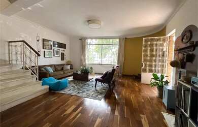 Imagem: A casa possui 4 Dormitórios, 3 Banheiros, 1 Vaga na garagem