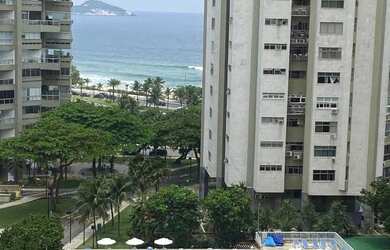 Imagem: O apartamento possui 3 Dormitórios, 3 Banheiros, 2 Vagas na