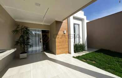 Imagem: A casa possui 2 Dormitórios, 1 Banheiro, 2 Vagas na garagem