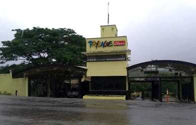 Imagem: A casa possui 3 Dormitórios, 4 Banheiros e 216m² de Área